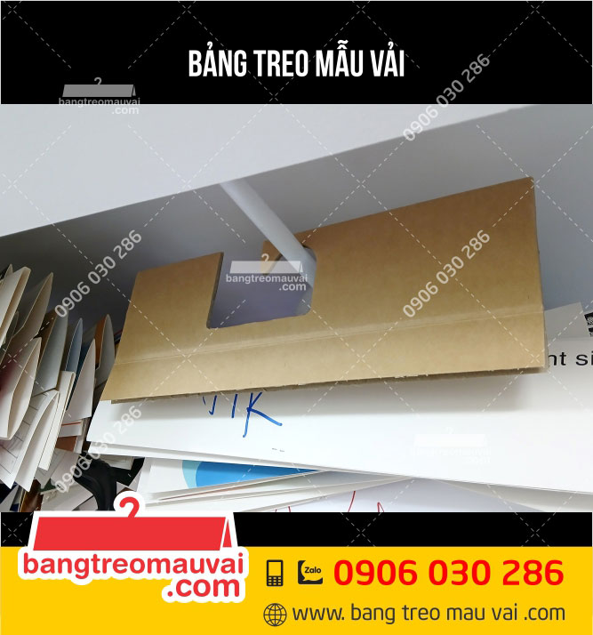 bảng-treo-mẫu-vải-bìa-cứng